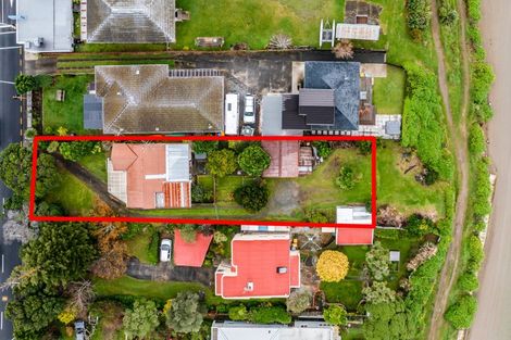 Photo of property in 12 Mana Esplanade, Paremata, Porirua, 5026