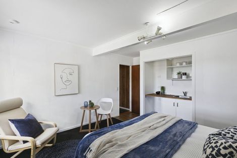 Photo of property in 7 Guadeloupe Crescent, Grenada Village, Wellington, 6037