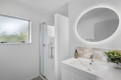 Photo of property in 46 Unsworth Drive, Unsworth Heights, Auckland, 0632