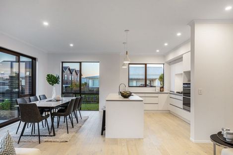 Photo of property in 18 Kuku Avenue, Red Beach, 0932