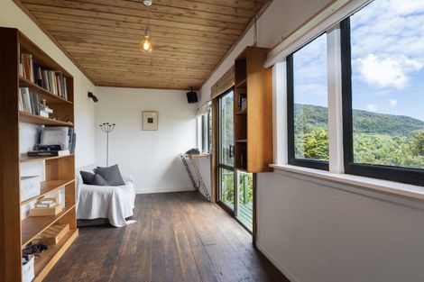 Photo of property in 58 Seaview Road, Piha, 0772