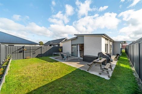 Photo of property in 2 Pattullo Crescent, Wallaceville, Upper Hutt, 5018