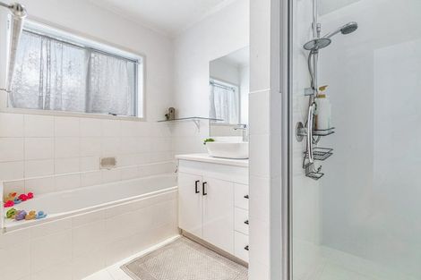 Photo of property in 1/162 Pigeon Mountain Road, Half Moon Bay, Auckland, 2012