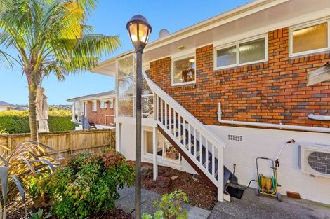 Photo of property in 2/63 Ocean View Road, Hillcrest, Auckland, 0627