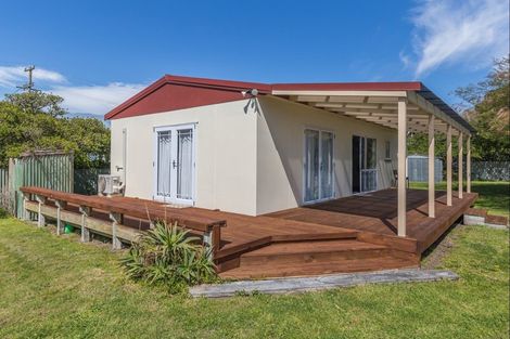 Photo of property in 61 Koputara Road, Himatangi Beach, Foxton, 4891