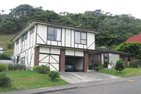 Photo of property in 11 Thatcher Crescent, Crofton Downs, Wellington, 6035