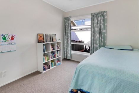 Photo of property in 17a St Michaels Avenue, Point Chevalier, Auckland, 1022