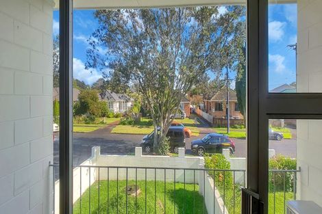 Photo of property in 15 Queen Mary Avenue, New Lynn, Auckland, 0600