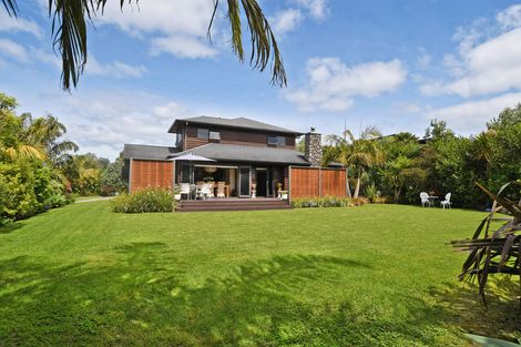 Photo of property in 2 Wonderview Road, Leigh, 0985