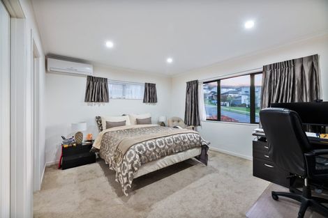 Photo of property in 2 Platinum Rise, Ranui, Auckland, 0612