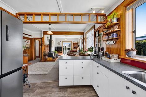 Photo of property in 2 Hurworth Road, Hurworth, New Plymouth, 4371