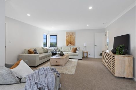 Photo of property in 28 Island View Drive, Gulf Harbour, Whangaparaoa, 0930
