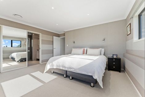 Photo of property in 2 Wonderview Road, Leigh, 0985