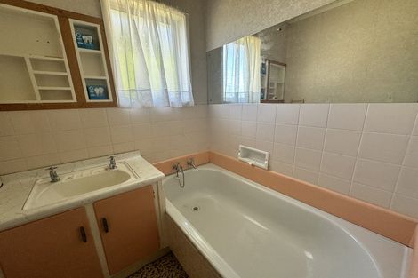 Photo of property in 18 Malvina Place, Bucklands Beach, Auckland, 2014