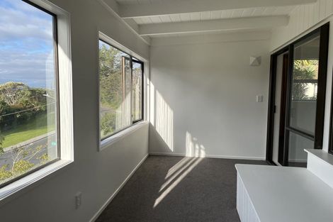 Photo of property in 2/84a Avonleigh Road, Green Bay, Auckland, 0604