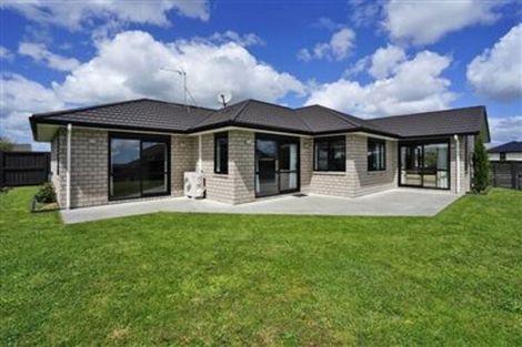 Photo of property in 14 Piwakawaka Court, Rototuna North, Hamilton, 3210