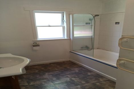 Photo of property in 26 William Souter Street, Forrest Hill, Auckland, 0620