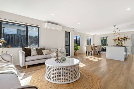 Photo of property in 8 Pakaraka Drive, Papakura, 2110