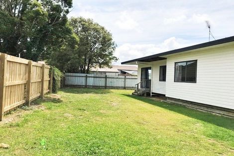 Photo of property in 2/5 Solveig Place, Randwick Park, Auckland, 2105