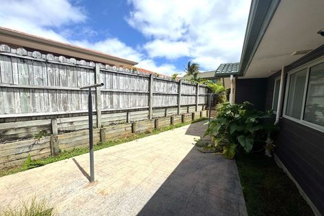 Photo of property in 114 Buscomb Avenue, Henderson, Auckland, 0610