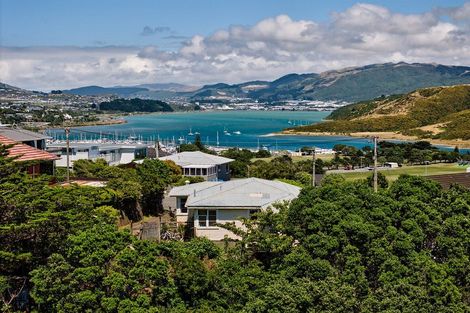 Photo of property in 16 Walker Avenue, Paremata, Porirua, 5026