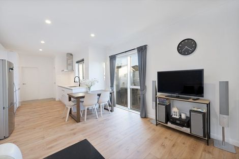 Photo of property in 25 Gilbransen Road, Kumeu, 0810