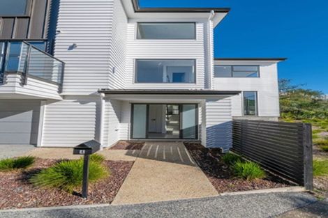 Photo of property in 4 Pleasant Way, Matakatia, Whangaparaoa, 0930