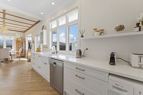 Photo of property in 39 Wallace Place, Westown, New Plymouth, 4310