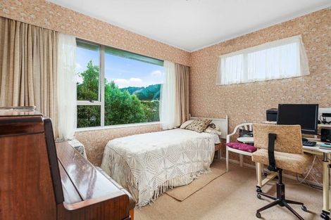 Photo of property in 1 Zande Terrace, Tawa, Wellington, 5028