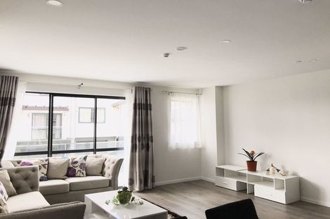 Photo of property in 9 Peony Mews, Oteha, Auckland, 0632