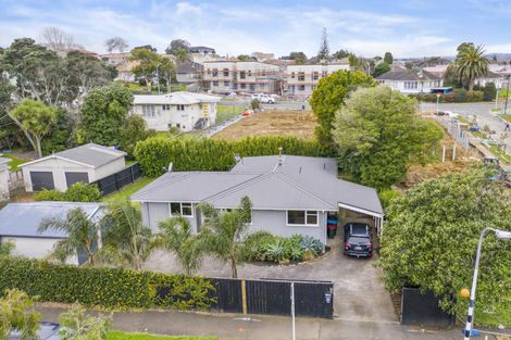 Photo of property in 44 Line Road, Glen Innes, Auckland, 1072