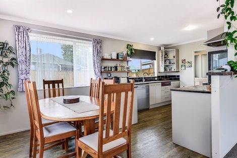 Photo of property in 28 Antrim Place, Nawton, Hamilton, 3200