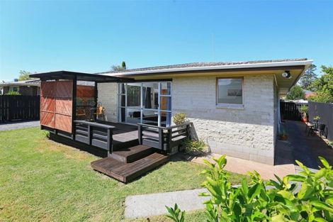Photo of property in 2/201 Henderson Valley Road, Henderson, Auckland, 0612