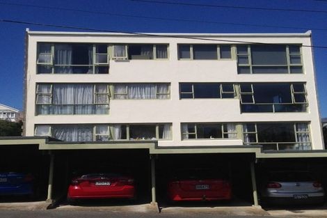 Photo of property in Westgate Flats, 4/36 Queen Street, Mount Victoria, Wellington, 6011