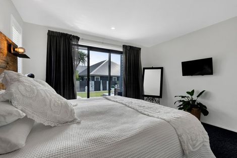 Photo of property in 10 Augusta Grove, Waiwhakaiho, New Plymouth, 4312