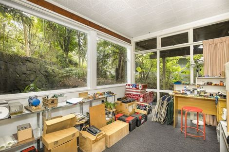 Photo of property in 186 Atkinson Road, Titirangi, Auckland, 0604