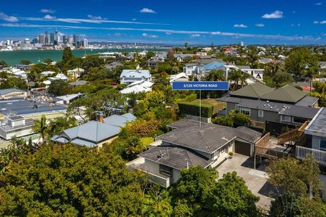 Photo of property in 2/125 Victoria Road, Devonport, Auckland, 0624