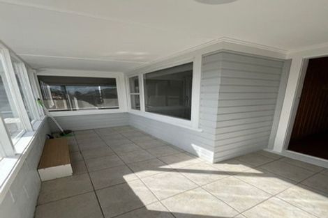 Photo of property in 2/15 Merton Avenue, Glenfield, Auckland, 0627