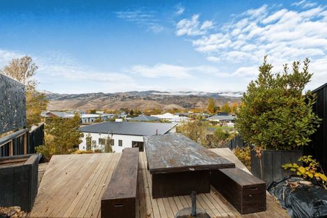 Photo of property in 77 Stratford Drive, Mount Pisa, Cromwell, 9383