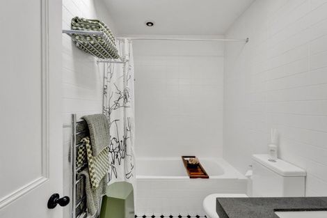 Photo of property in 89 Pendarves Street, New Plymouth, 4310