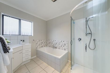 Photo of property in 20 Colonial Place, Kelvin Grove, Palmerston North, 4414