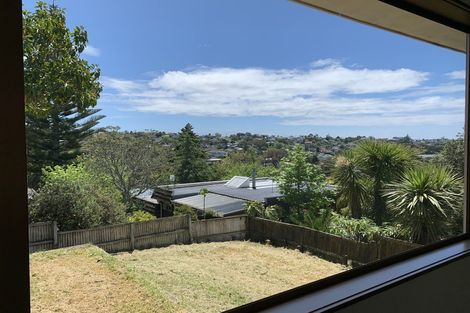 Photo of property in 2/371 Wairau Road, Totara Vale, Auckland, 0629