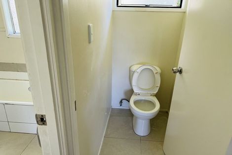 Photo of property in 2/13 Erica Road, Sunnynook, Auckland, 0620