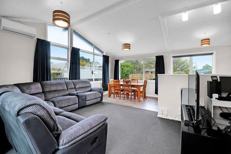 Photo of property in 10 Karaka Street, Inglewood, 4330