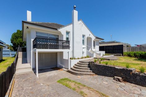 Photo of property in 4 Pitau Road, Mount Maunganui, 3116