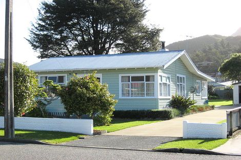 Photo of property in 53 York Street, Picton, 7220