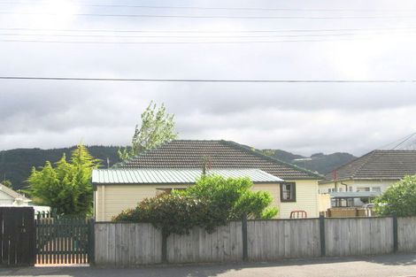 Photo of property in 15 Savage Crescent, Upper Hutt Central, Upper Hutt, 5018