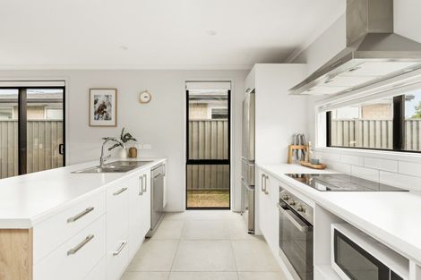 Photo of property in 24 Raynor Crescent, Pyes Pa, Tauranga, 3112