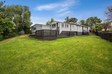 Photo of property in 6 Tauhara Street, Green Bay, Auckland, 0604