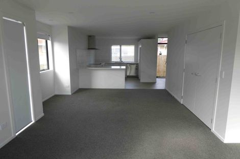 Photo of property in 4/504 Don Buck Road, Massey, Auckland, 0614